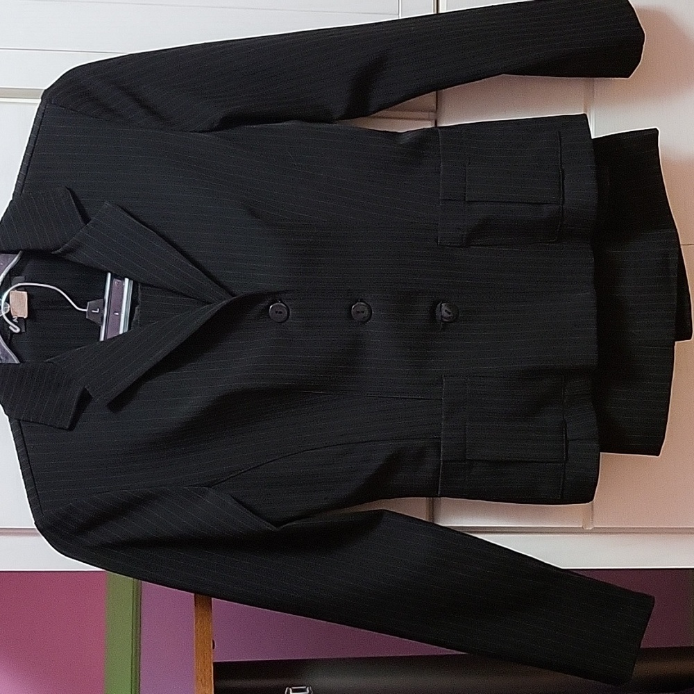 Alyn Paige New York Black Pinstripe 3 piece suite. Jacket, skirt and pants